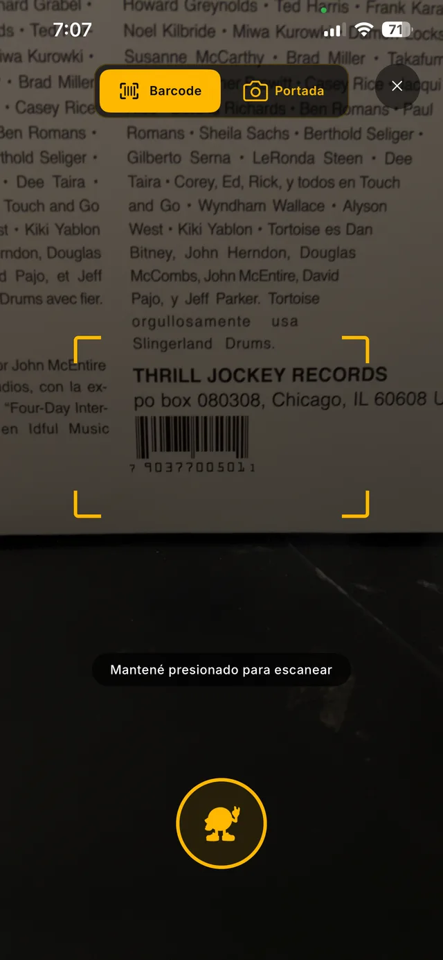El scanner de la app identificando un vinilo por código de barras